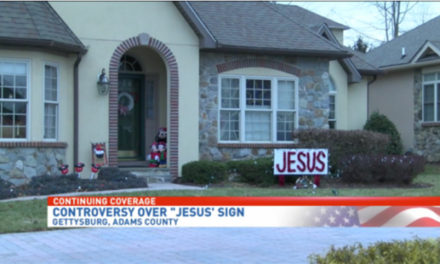 Couple must remove ‘offensive’ Jesus Christmas sign